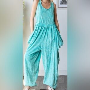 Oli n Hali Sleeveless Turquoise Wide-Leg Jumpsuit with Pockets